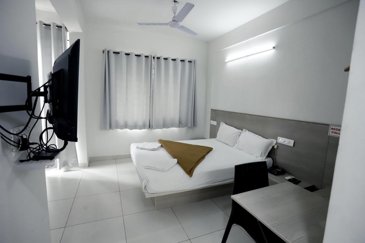 Hotel Gurudev Residency Bangalore Eksteriør billede